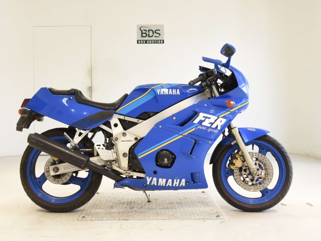 Yamaha FZR400 1987