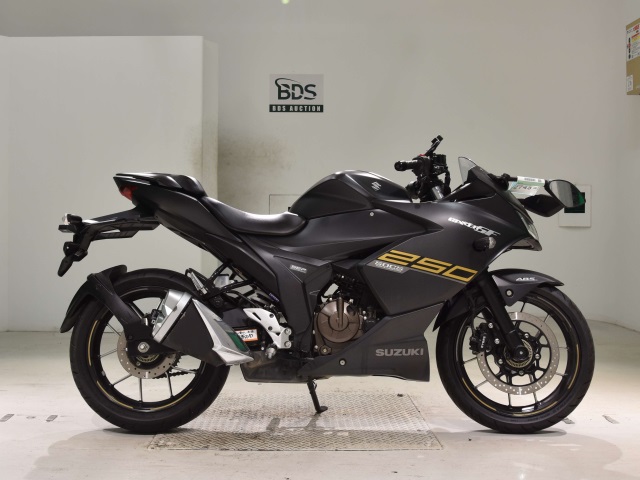 Suzuki GIXXER250SF
