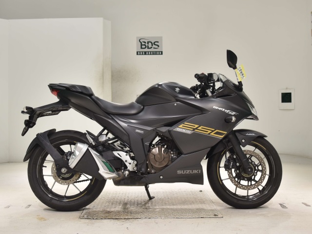 Suzuki GIXXER250SF