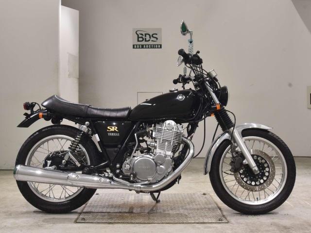 Yamaha SR400 2020