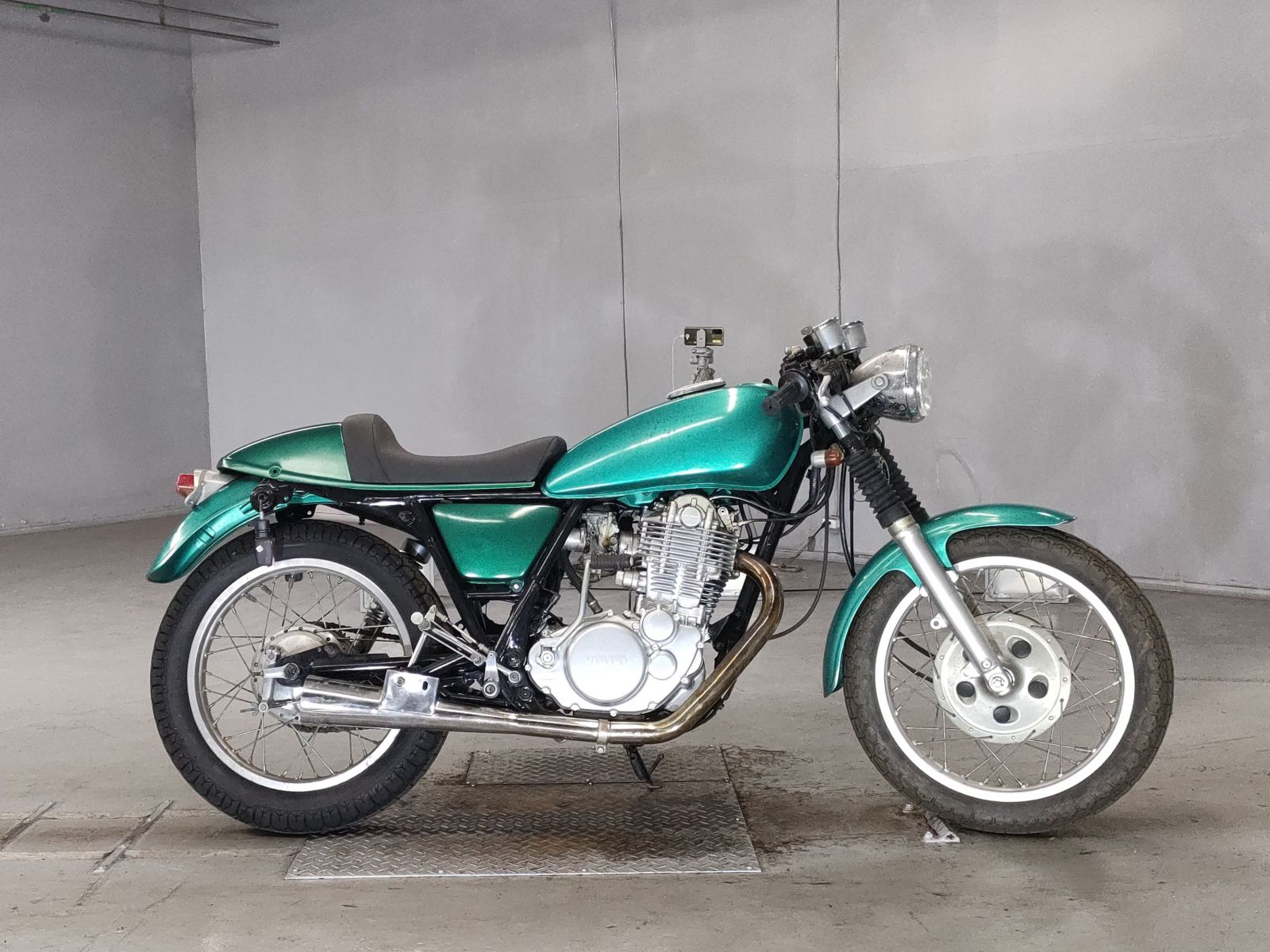 Yamaha SR400