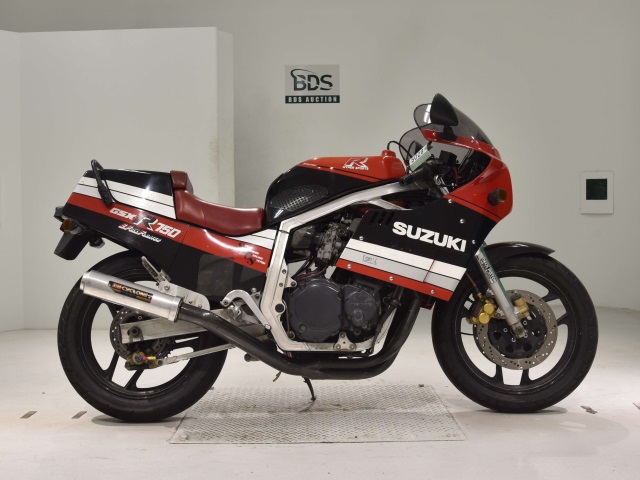 Suzuki GSX-R750 1985