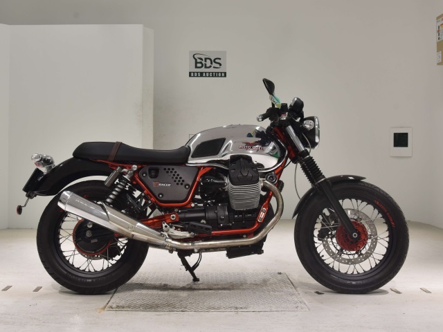 Moto Guzzi V7ﾚｰｻｰ 2015