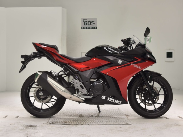 Suzuki GSX250RA