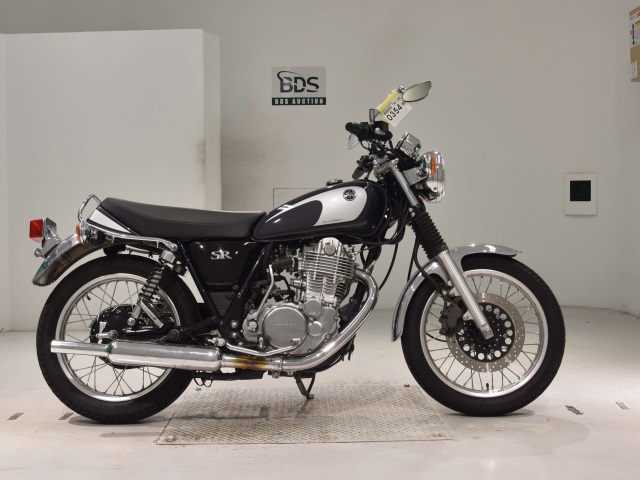 Yamaha SR400 2022