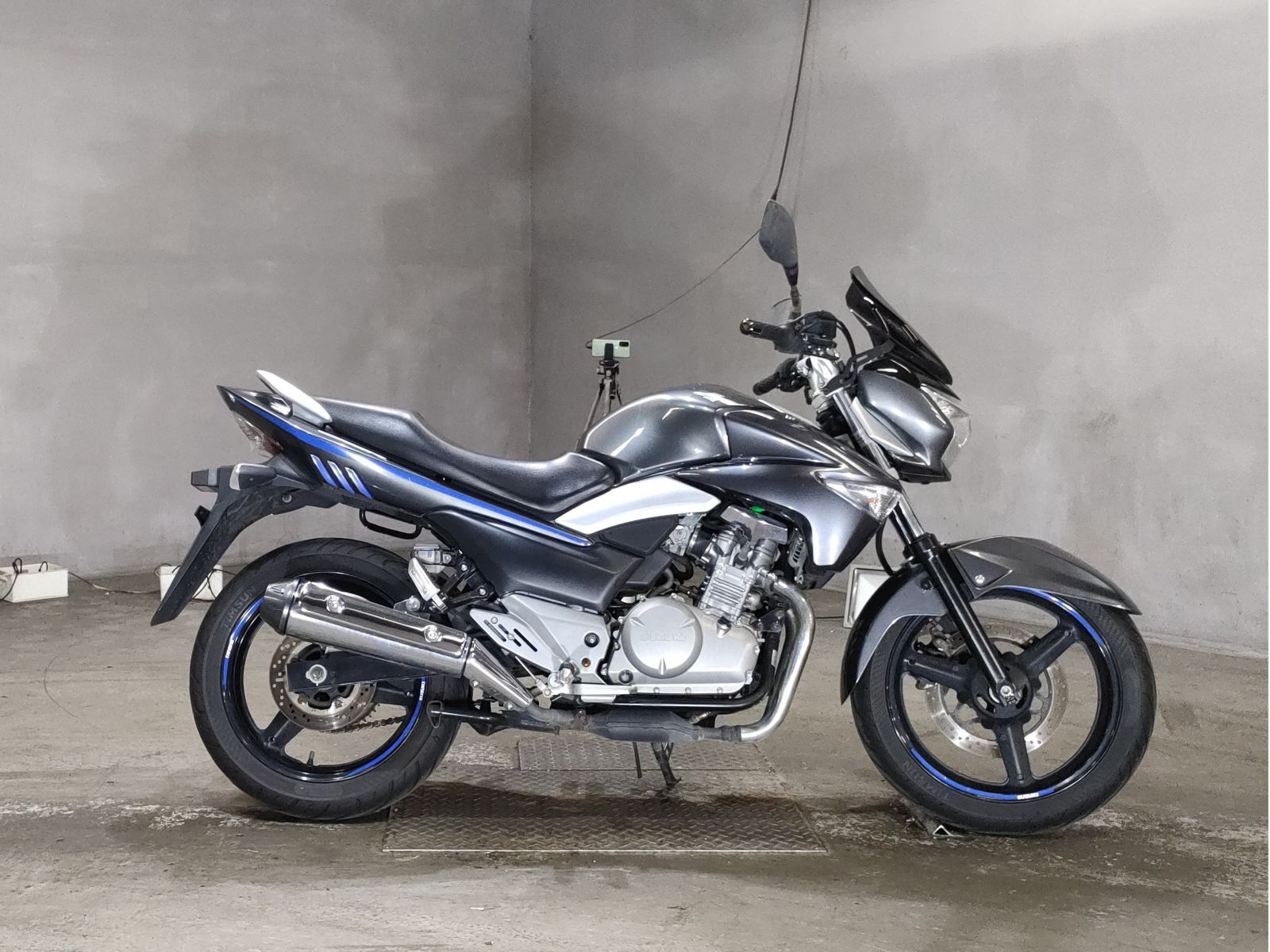 Suzuki GSR250