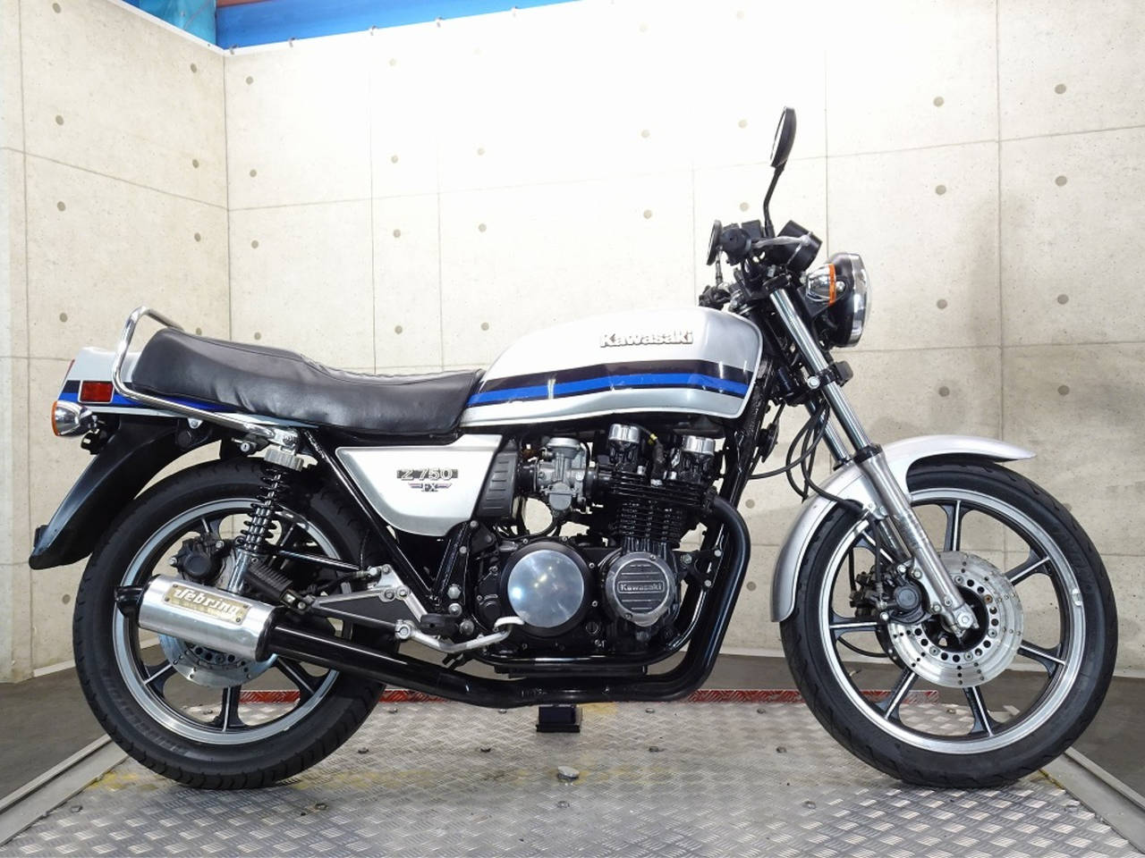Kawasaki Z750FX 2023