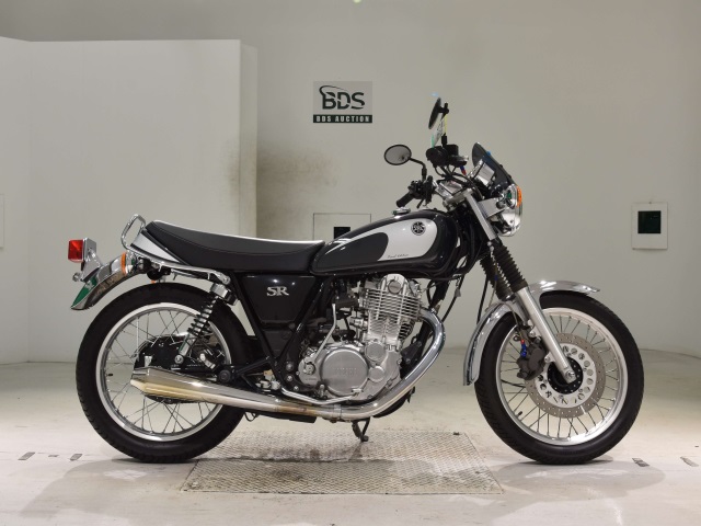 Yamaha SR400 2021