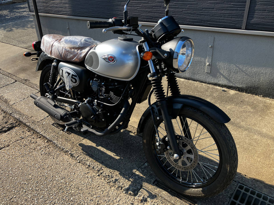 Kawasaki w175 tr se 2010