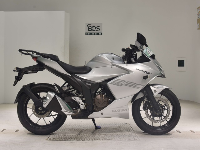 Suzuki GIXXER250SF