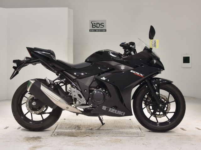 Suzuki GSX250RA