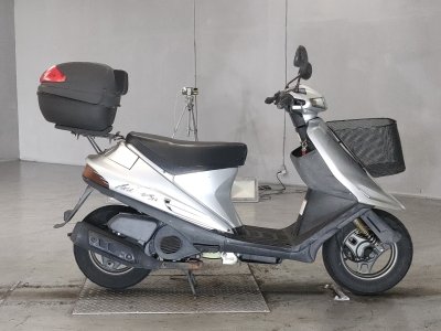Suzuki ADDRESS V100