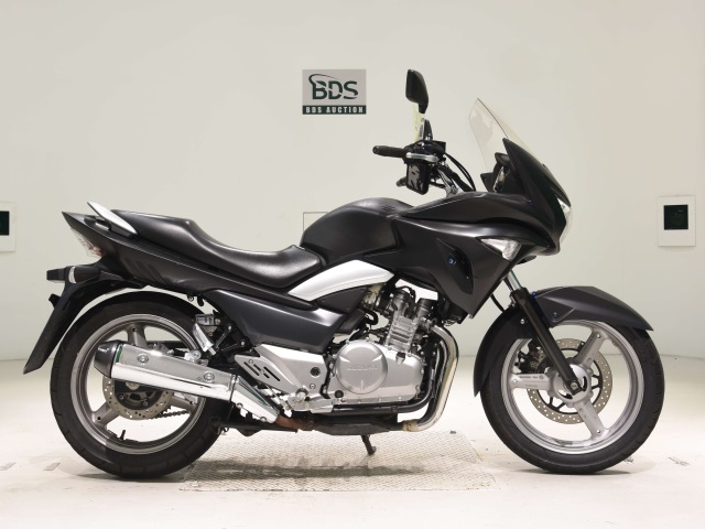 Suzuki GSR250S