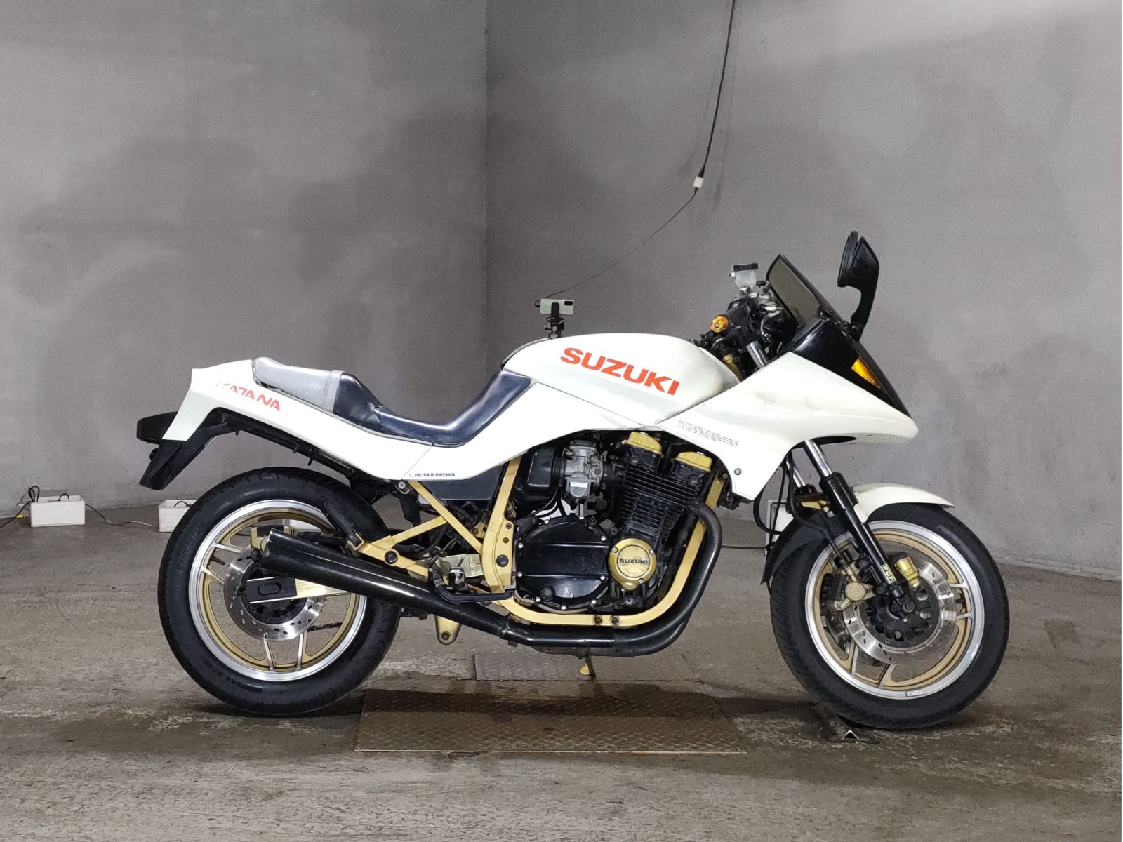 Suzuki GSX750S KATANA 1984
