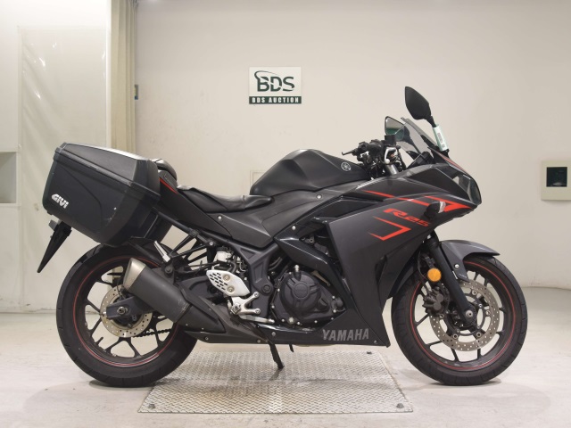 Yamaha YZF-R25A 2017