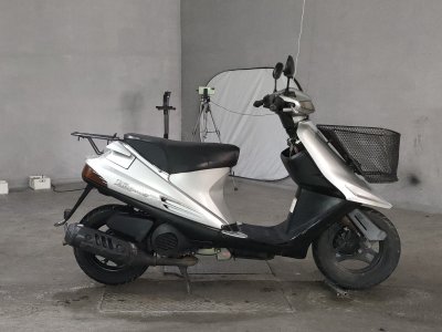 Suzuki ADDRESS V100