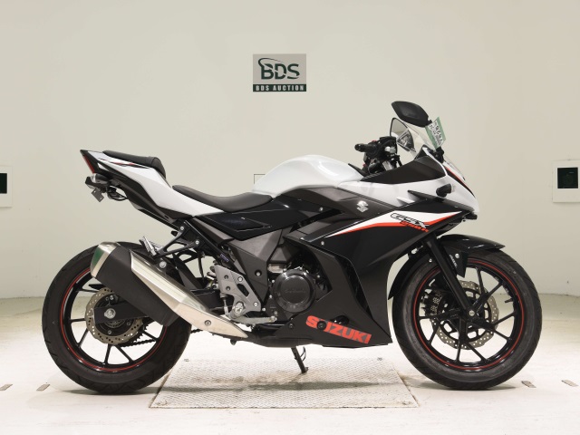 Suzuki GSX250RA