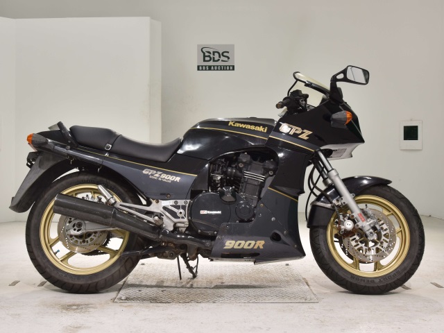 Kawasaki GPZ900R 1989