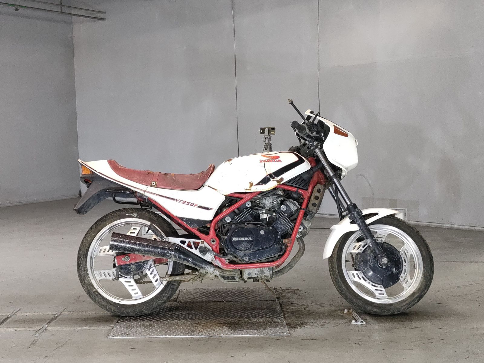 Honda VT250F XELVIS 1983