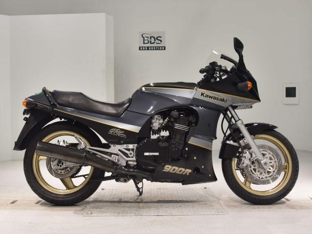 Kawasaki GPZ900R 2024