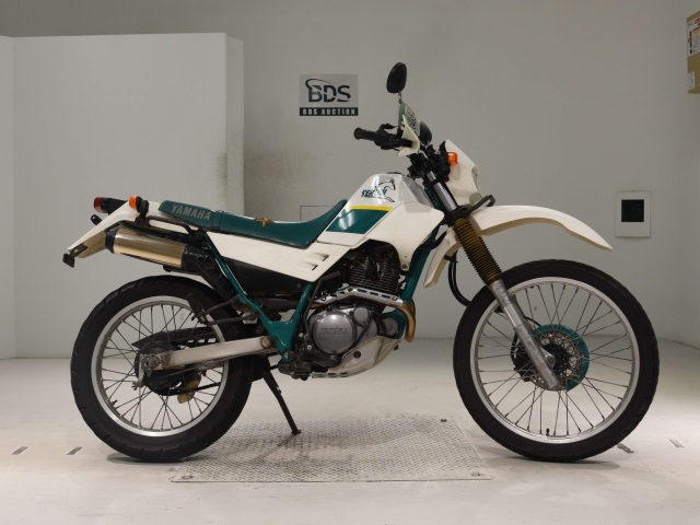 Yamaha SEROW XT225
