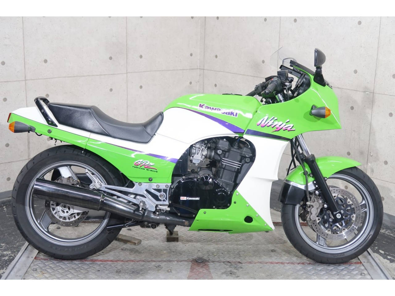 Kawasaki GPZ900R 2000