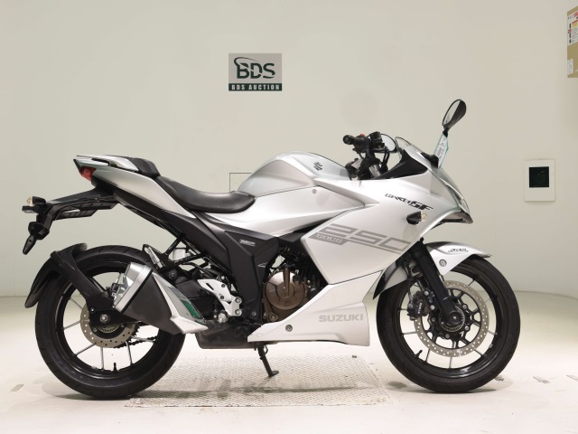 Suzuki GIXXER250SF