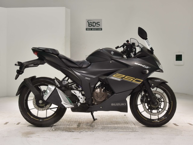 Suzuki GIXXER250SF