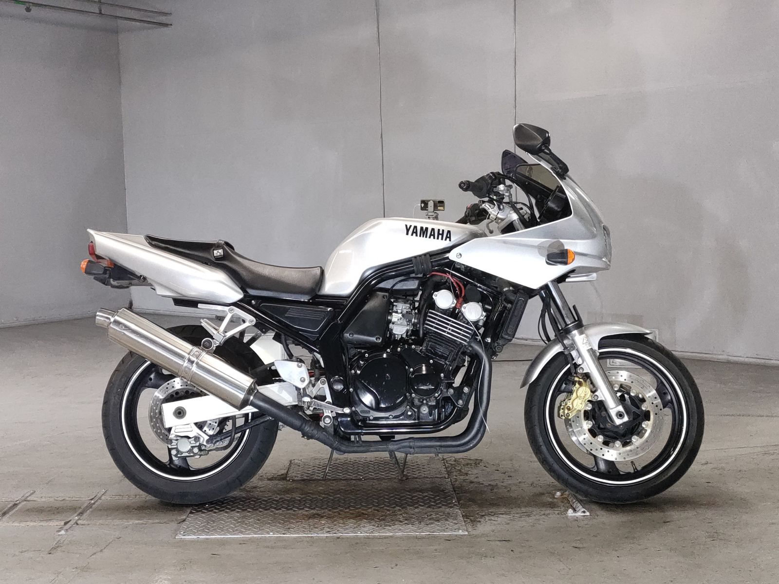 Yamaha FZ400 1998