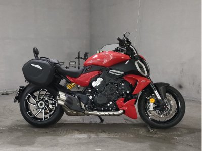 Ducati Diavel V4 2023