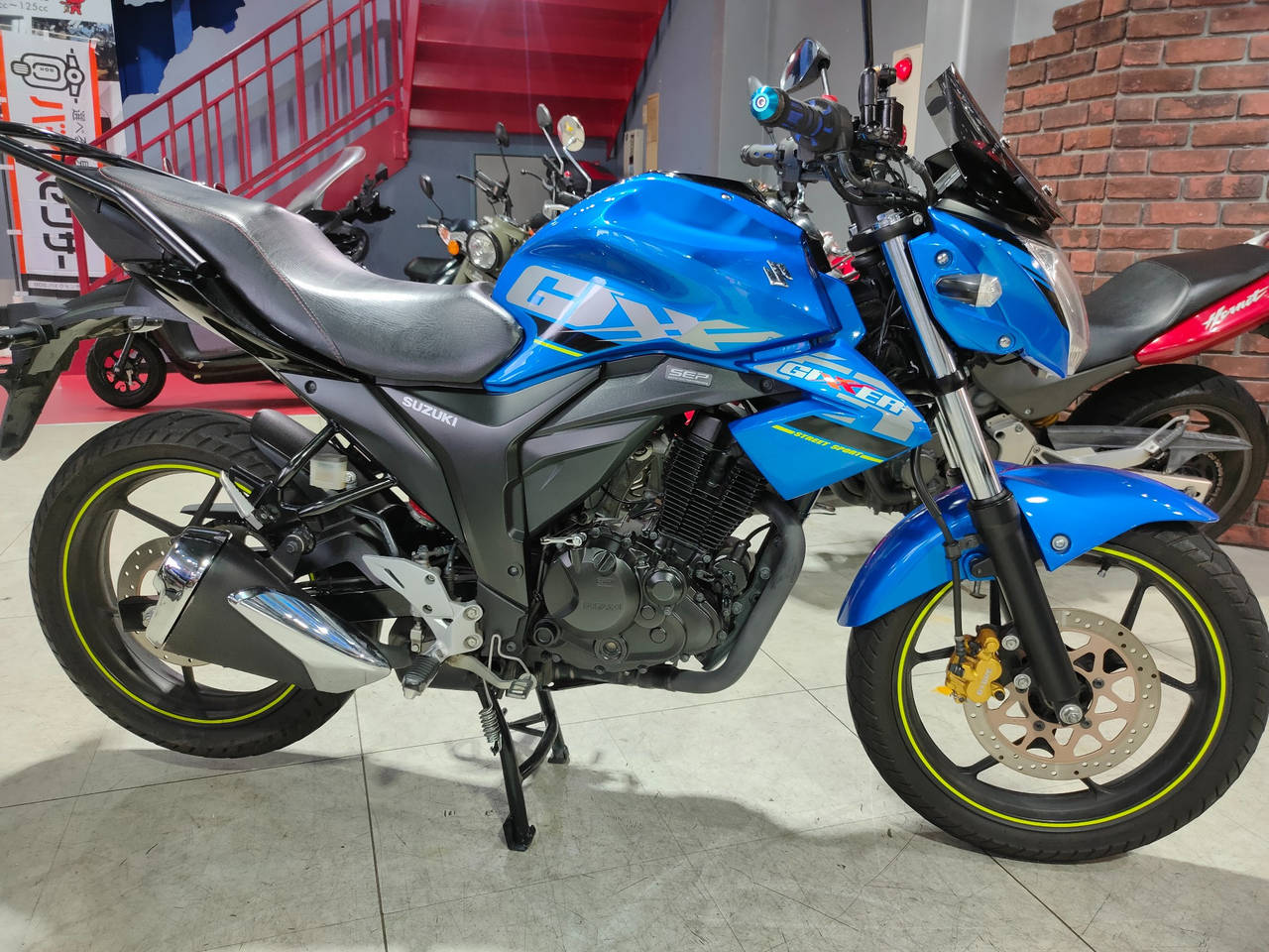 Suzuki GIXXER150