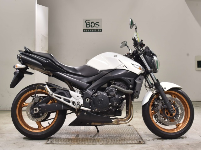 Suzuki GSR400 2011