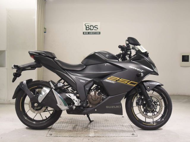 Suzuki GIXXER250SF