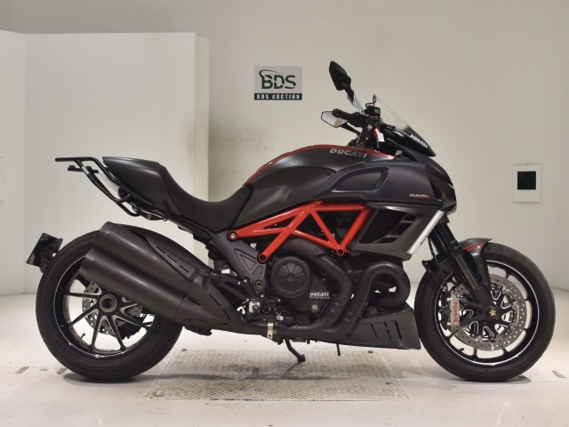 Ducati DIAVEL CARBON 2011