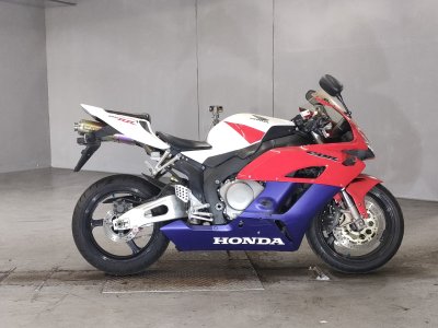 Honda CBR1000RR 2004
