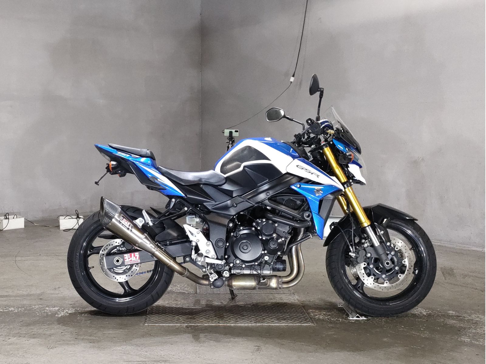 Suzuki GSR750 2015