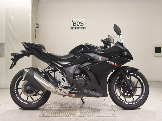 Suzuki GSR250