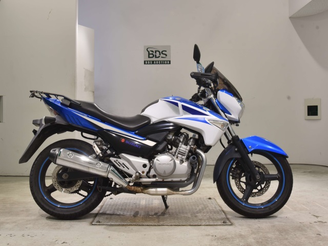Suzuki GSR250