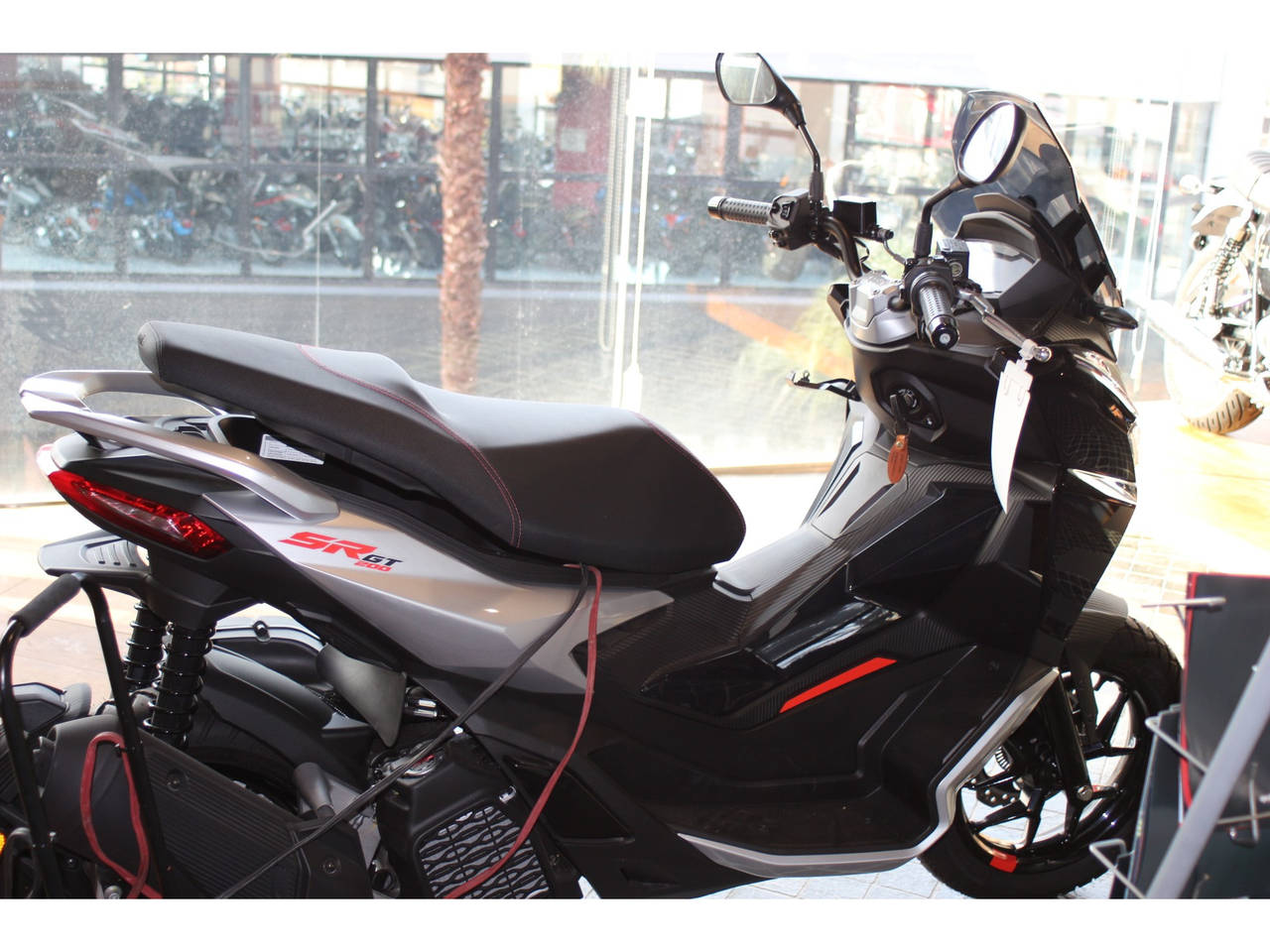 Aprilia SR GT200 2022
