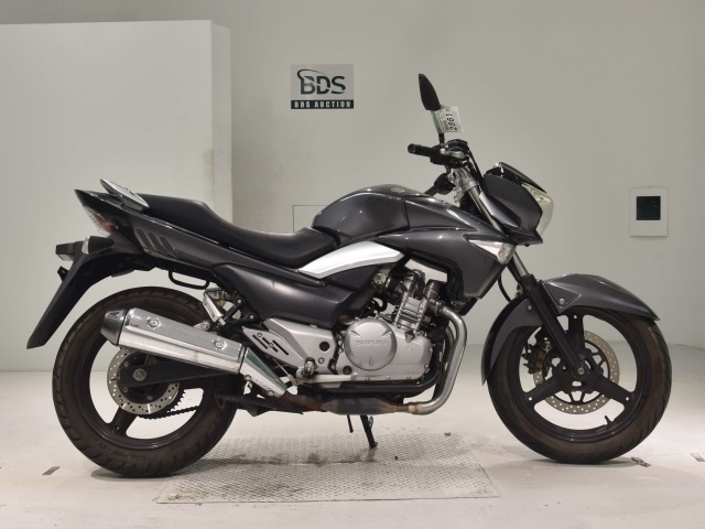 Suzuki GSR250