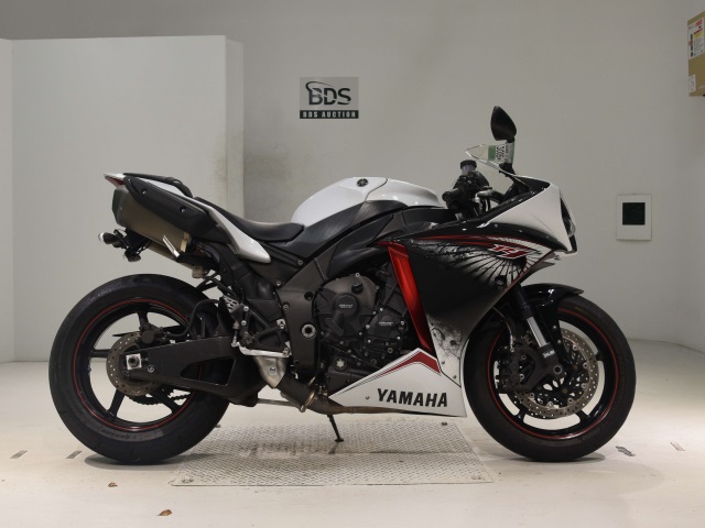 Yamaha YZF-R1 2015