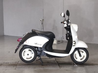 Yamaha E-VINO 2015