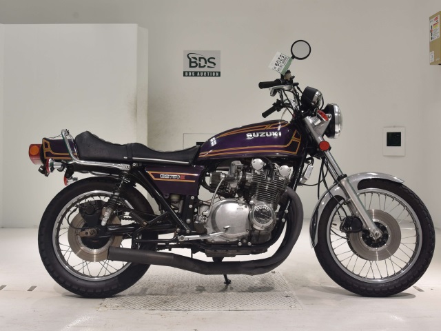 Suzuki GS750 2022
