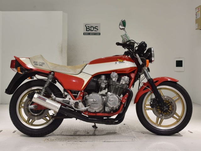 Honda HORNET CB900F 2024
