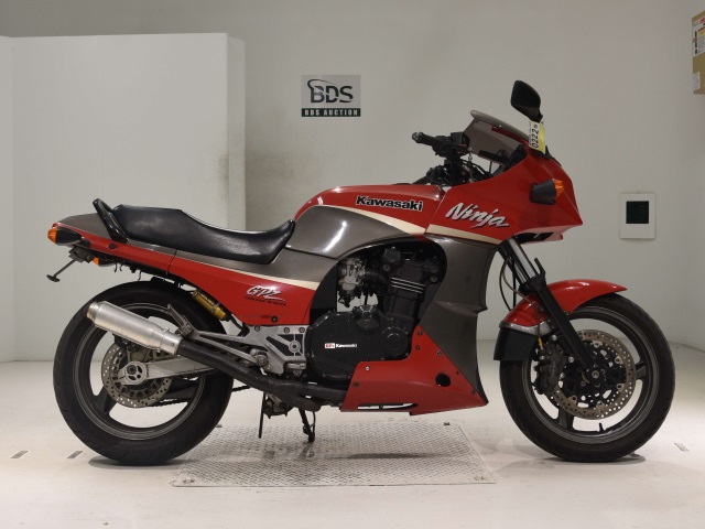 Kawasaki GPZ900R 1999