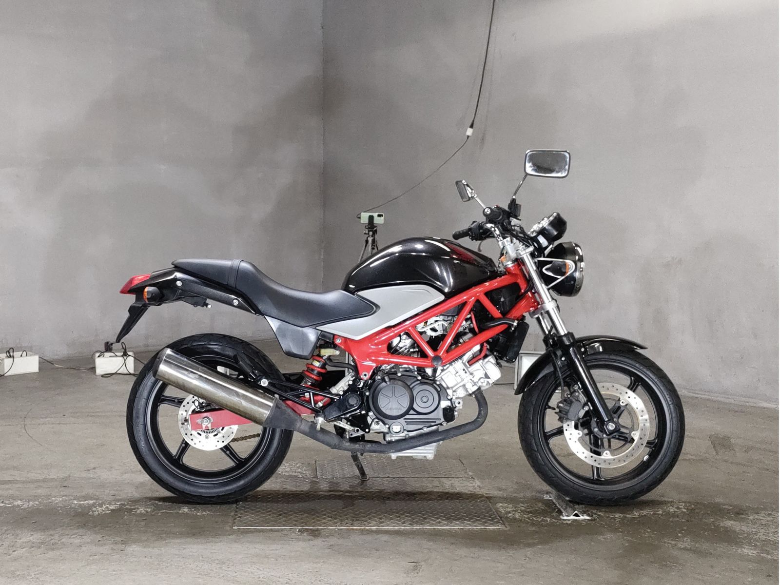 Honda VTR250 2011