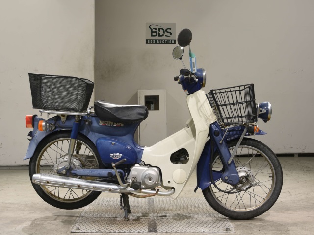 Honda C50 1999