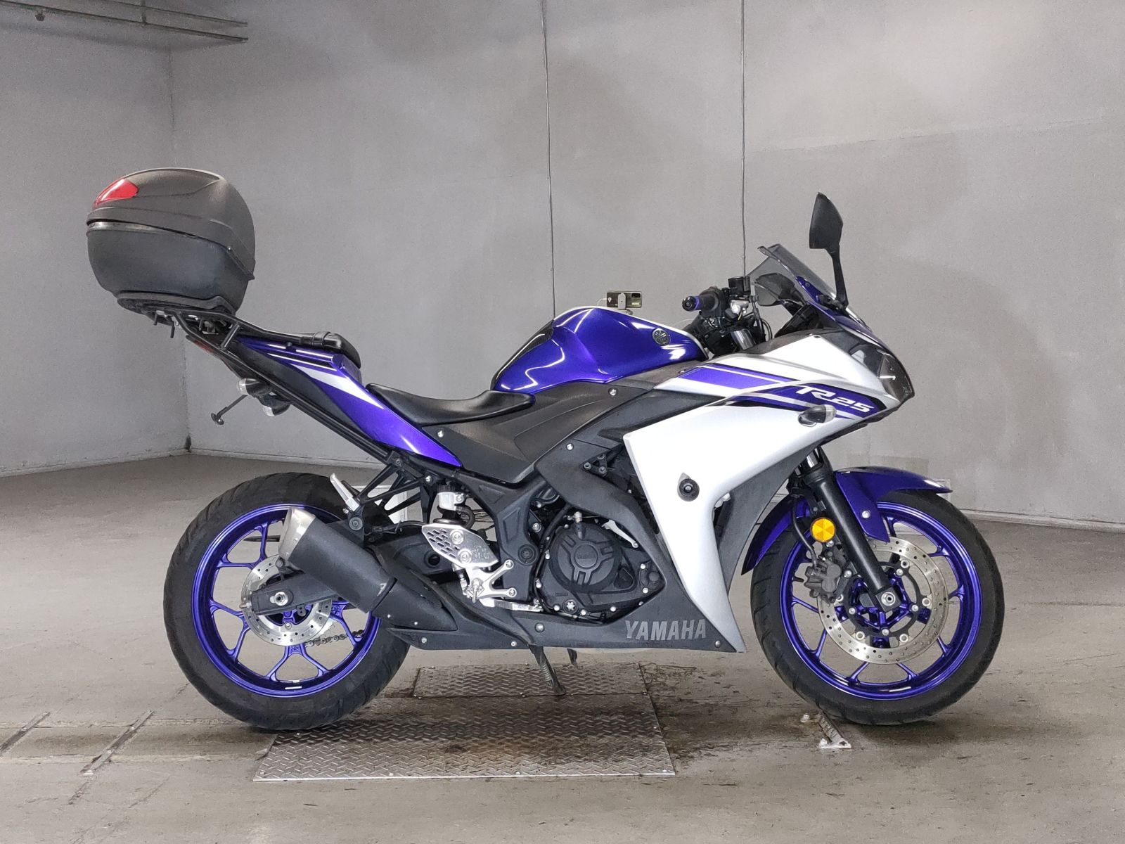 Yamaha YZF-R25 2016