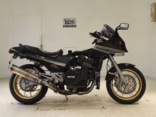 Kawasaki GPZ900R 1990
