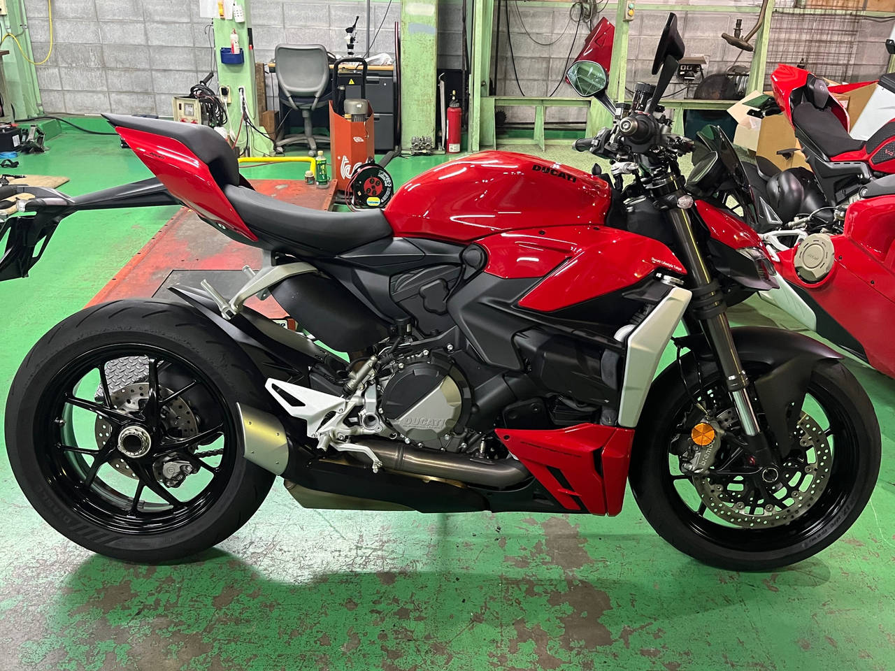 Ducati STREET FIGHTER V2 2022